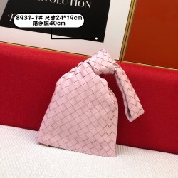 Mini Twist Jodie- Individual and Classic
Blow up this Daniel Lee to create a chic bag is really more and more favored by street people! Sheep 