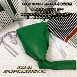 Mini Twist Jodie- Individual and Classic
Blow up this Daniel Lee to create a chic bag is really getting more and more favored by street people! Sheep 