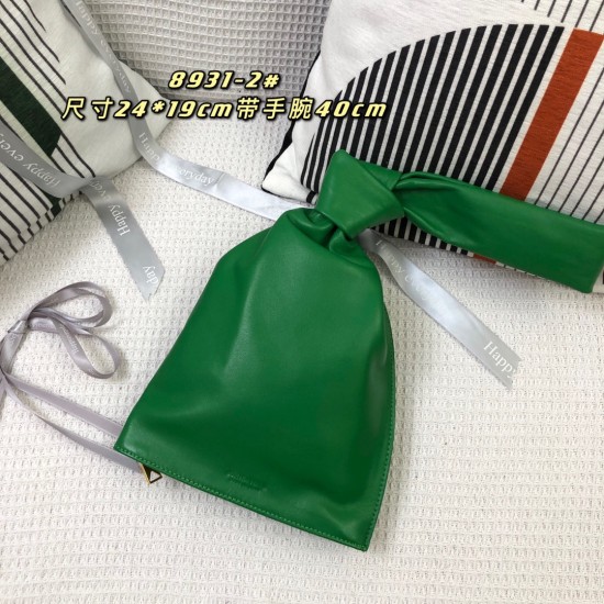 Mini Twist Jodie- Individual and Classic
Blow up this Daniel Lee to create a chic bag is really getting more and more favored by street people! Sheep 