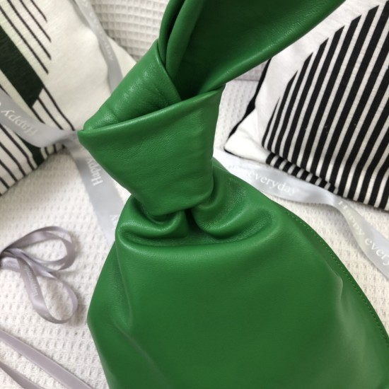 Mini Twist Jodie- Individual and Classic
Blow up this Daniel Lee to create a chic bag is really getting more and more favored by street people! Sheep 