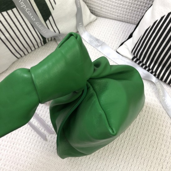 Mini Twist Jodie- Individual and Classic
Blow up this Daniel Lee to create a chic bag is really getting more and more favored by street people! Sheep 