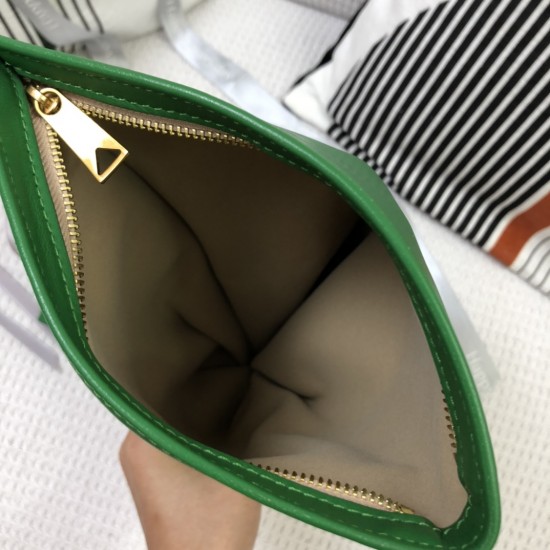 Mini Twist Jodie- Individual and Classic
Blow up this Daniel Lee to create a chic bag is really getting more and more favored by street people! Sheep 