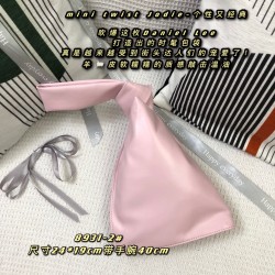 Mini Twist Jodie- Individual and Classic
Blow up this Daniel Lee to create a chic bag is really getting more and more favored by street people! Sheep 