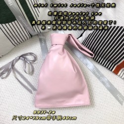 Mini Twist Jodie- Individual and Classic
Blow up this Daniel Lee to create a chic bag is really getting more and more favored by street people! Sheep 