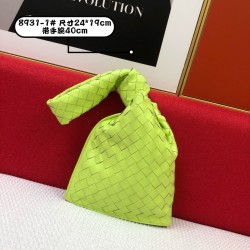 The mini twist Jodie- personalized and classic!
Blow up this Daniel Lee to create a chic bag is really more and more favored by street people! Sheep 