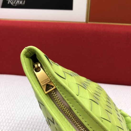 The mini twist Jodie- personalized and classic!
Blow up this Daniel Lee to create a chic bag is really more and more favored by street people! Sheep 