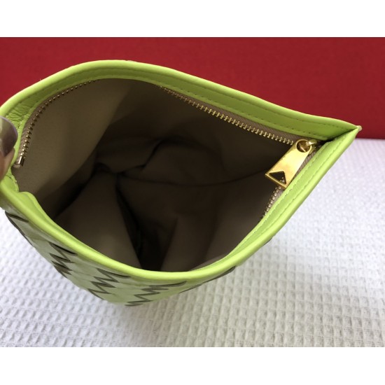 The mini twist Jodie- personalized and classic!
Blow up this Daniel Lee to create a chic bag is really more and more favored by street people! Sheep 