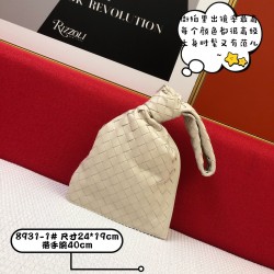 Mini Twist Jodie- Individual and Classic
Blow up this Daniel Lee to create a chic bag is really more and more favored by street people! Sheep 