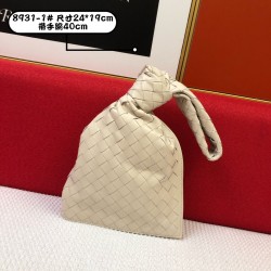 Mini Twist Jodie- Individual and Classic
Blow up this Daniel Lee to create a chic bag is really more and more favored by street people! Sheep 