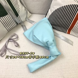 Mini Twist Jodie- Individual and Classic
Blow up this Daniel Lee to create a chic bag is really getting more and more favored by street people! Sheep 