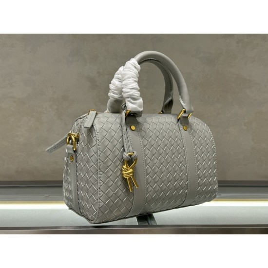 B new dual-purpose pillow bag versatile fashion models
  Model No.: 9902#
  Size: 25x12.5x16cm