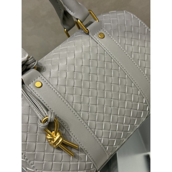 B new dual-purpose pillow bag versatile fashion models
  Model No.: 9902#
  Size: 25x12.5x16cm