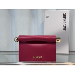 Pochette Rond ｜Sculpture Bag
This unique handbag is called "take-out clutch" made of lambskin with rolled-up folded cover and internal snap closure, rolled up like a take-out bag with metal handles and metal balls, silver-colored chain ⛓️ should