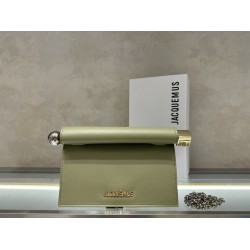 Pochette Rond ｜Sculpture Bag
This unique handbag is called "take-out clutch" made of lambskin with rolled-up folded cover and internal snap closure, rolled up like a take-out bag with metal handles and metal balls, silver-colored chain ⛓️ should