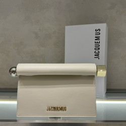 
 Pochette Rond ｜Sculpture Bag
This unique handbag is called "take-out clutch" made of lambskin with rolled-up folded cover and internal snap closure, rolled up like a take-out bag with metal handles and metal balls, silver-colored chain ⛓️ shou