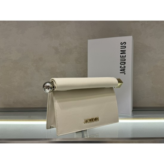 
 Pochette Rond ｜Sculpture Bag
This unique handbag is called "take-out clutch" made of lambskin with rolled-up folded cover and internal snap closure, rolled up like a take-out bag with metal handles and metal balls, silver-colored chain ⛓️ shou