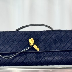 New Weave Clutch Bag / Slant Down Bag Frosted Leather
Size: 34X14X7
Model No. 9906-2#
#The tiny one is really super lightweight and textured, super elegant!