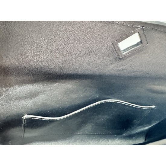 New Weave Clutch Bag / Slant Down Bag Frosted Leather
Size: 34X14X7
Model No. 9906-2#
#The tiny one is really super lightweight and textured, super elegant!
