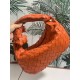 ✧Orange mini✧
Bottega Veneta's newest design, the knotted tote bag, retains BV's original knitting elements, but with an upscale design.
But also with a high-level design style, using lambskin hand-woven hot models simple not simple ^ O ^ shoulder strap w