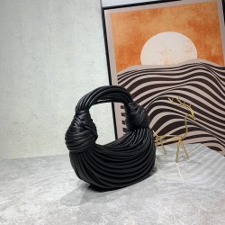 bv home 22 new knot bag, abrupt design concept unique sheepskin material to create. The modeling of the sky, breaking the traditional bag design. Another universal grass popping models 