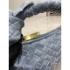 
  Bottega Veneta#s newest design tannin denim knotted tote bag ✧ also retained the BV has always been the original elements of weaving at the same time, but with a high-level design style, using tannin denim hand-woven hot models simple and simple ^ O ^ 