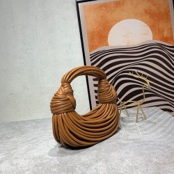 bv home 22 new knot bag, abrupt design concept unique sheepskin material to create. Modeling heavenly, breaking the traditional bag design. Another universal grass popping models 