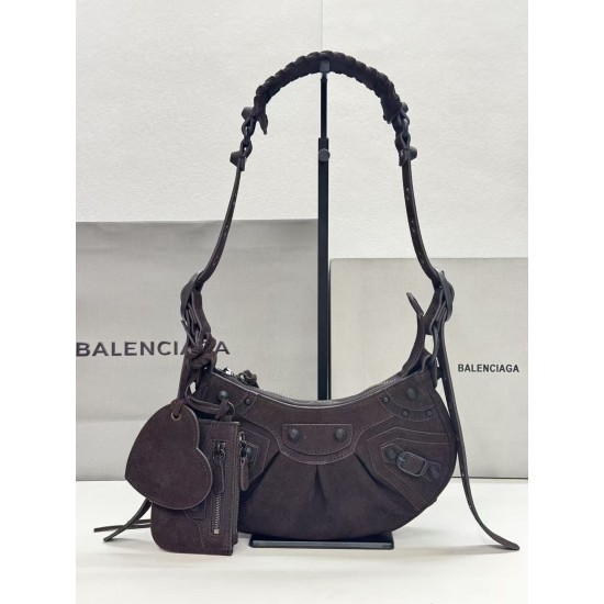 Small frosted coffee spot Balenciag Le Cagole half-moon tooth armpit bag crossbody bag king bomb BB new favorite debut ah in the traditional biker bag on the improvement of the adjustable woven shoulder strap additional eyelets and hanging leather card ba