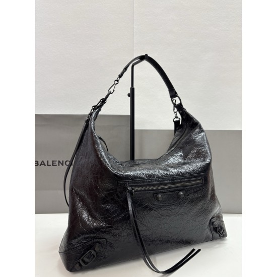 370 Balengiag le city moto large biker bag is back in full force If you like the biker bag's studded functionality but want it to be a little more minimalist, we strongly recommend that you choose the moto lightweight and large capacity, the whole bag is 