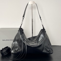 Balengiag le city moto large biker bag is back in full force if you like the biker bag rivets can feel but want it a little more minimalist strongly recommend that you choose moto weight lightweight capacity of the whole bag is also loose and loose the mo