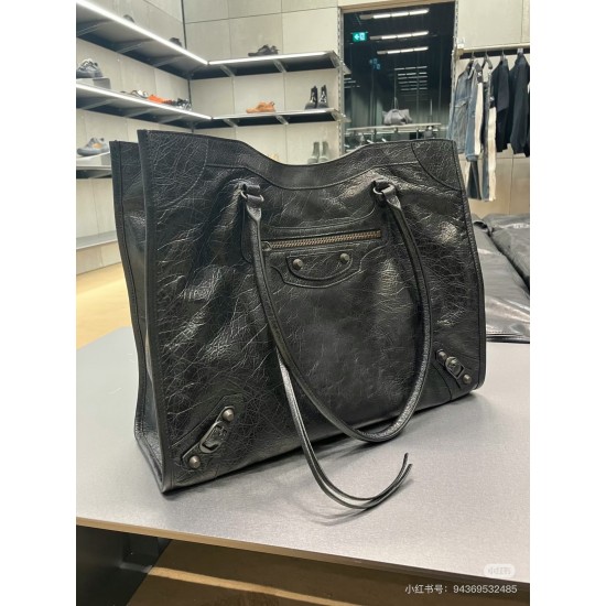 All-purpose commuter Le City Tote who knows City Tote really pulls the practical and value full of classic biker elements rivets design cool full capacity amazing computer umbrella makeup bag all stuffed with