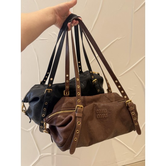 New pre-sale Miu 25ss show models biker bag