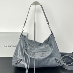 380360 Balengiag le city moto large biker bag is back in full force If you like the biker bag's studded functionality but want it to be a little more minimalist, we strongly recommend that you choose the moto lightweight and large capacity, the whole bag 