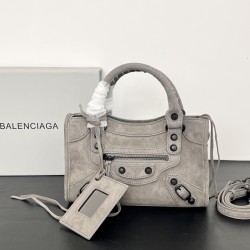 Small Brushed Grey New Le City Biker Bag A classic reinterpretation of an iconic bag first introduced in 2000BALENCIAGA Le City returnsThe reintroduction of the Le City in luxurious Arena leather emphasizes vintage detailing including the original-size ri