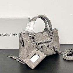 Small Brushed Grey New Le City Biker Bag A classic reinterpretation of an iconic bag first introduced in 2000BALENCIAGA Le City returnsThe reintroduction of the Le City in luxurious Arena leather emphasizes vintage detailing including the original-size ri