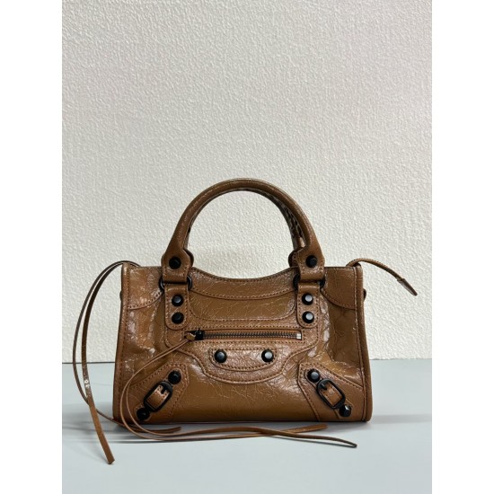 360 Upgraded Small Brown New Le City Biker Bag A classic reinterpreted The return of the iconic BALENCIAGA Le City, first introduced in 2000 The reintroduced Le City is crafted in luxurious Arena leather emphasizing vintage details including the original 