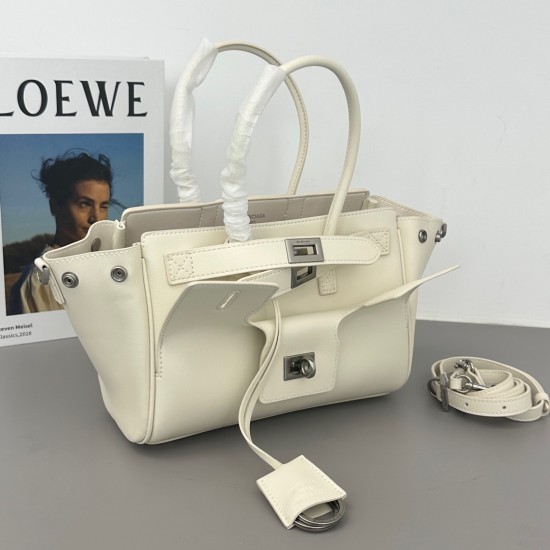 360 mini mini series Bel Air white smooth cowhide leather mini handbag decorated with old silver metal with removable leather keychain two buckle ring turn lock closure with front buckle strap can be free to switch the style on the body cool spicy full bi
