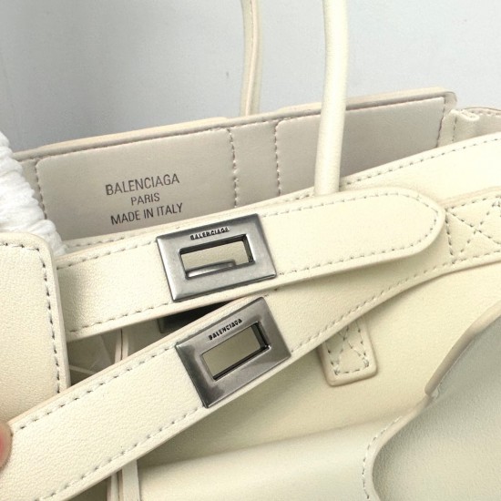 360 mini mini series Bel Air white smooth cowhide leather mini handbag decorated with old silver metal with removable leather keychain two buckle ring turn lock closure with front buckle strap can be free to switch the style on the body cool spicy full bi