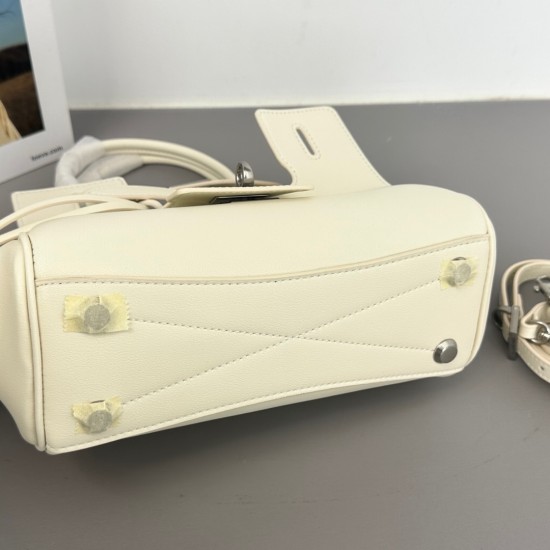 360 mini mini series Bel Air white smooth cowhide leather mini handbag decorated with old silver metal with removable leather keychain two buckle ring turn lock closure with front buckle strap can be free to switch the style on the body cool spicy full bi