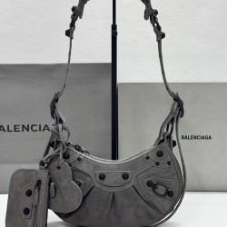 Small frosted gray spot Balenciag Le Cagole half-moon tooth armpit bag crossbody bag king bomb BB new favorite debut ah in the traditional biker bag on the improvement of the adjustable woven shoulder strap additional eyelets and hanging leather card bag 