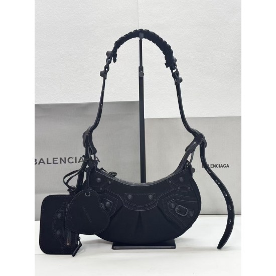 Small frosted black spot Balenciag Le Cagole half-moon tooth armpit bag crossbody bag king bomb BB new favorite debut ah in the traditional biker bag on the improvement of the adjustable woven shoulder strap additional eyelets and hanging leather card bag