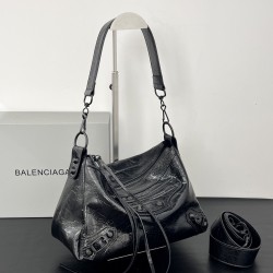 Balengiag le city moto large biker bag is back in full force if you like the biker bag rivets can feel but want it a little more minimalist strongly recommend that you choose moto weight lightweight capacity of the whole bag is also loose and loose the mo