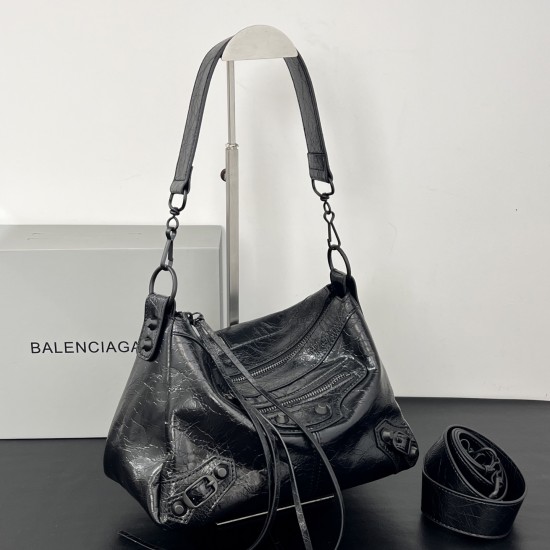 Balengiag le city moto large biker bag is back in full force if you like the biker bag rivets can feel but want it a little more minimalist strongly recommend that you choose moto weight lightweight capacity of the whole bag is also loose and loose the mo