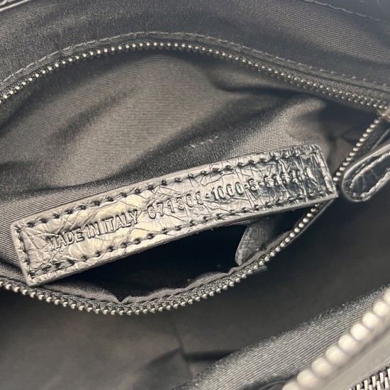 Balengiag le city moto large biker bag is back in full force if you like the biker bag rivets can feel but want it a little more minimalist strongly recommend that you choose moto weight lightweight capacity of the whole bag is also loose and loose the mo