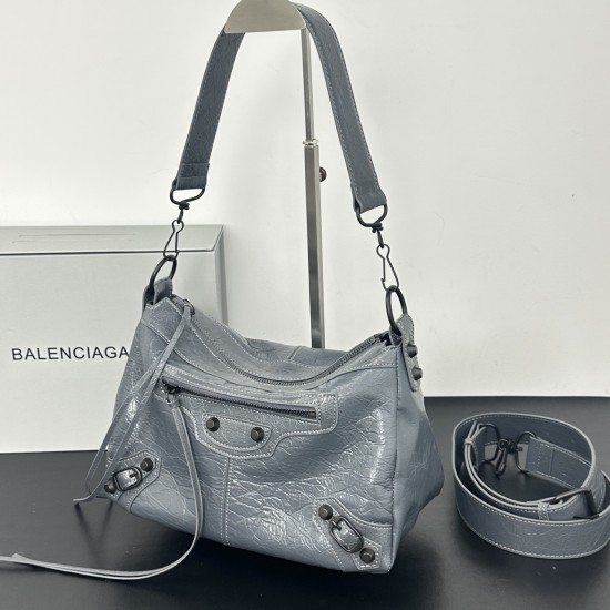 380360 Balengiag le city moto large biker bag is back in full force If you like the biker bag's studded functionality but want it to be a little more minimalist, we strongly recommend that you choose the moto light weight and large capacity, the whole bag