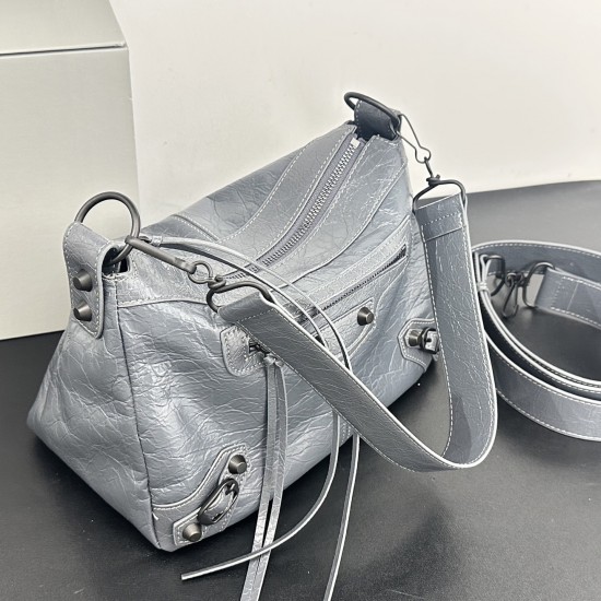 380360 Balengiag le city moto large biker bag is back in full force If you like the biker bag's studded functionality but want it to be a little more minimalist, we strongly recommend that you choose the moto light weight and large capacity, the whole bag