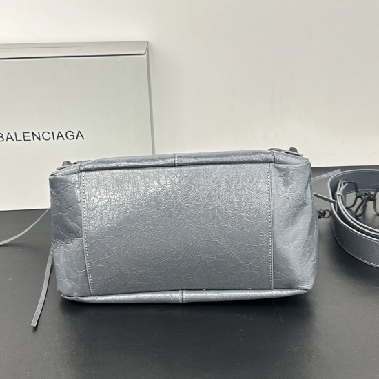 380360 Balengiag le city moto large biker bag is back in full force If you like the biker bag's studded functionality but want it to be a little more minimalist, we strongly recommend that you choose the moto light weight and large capacity, the whole bag