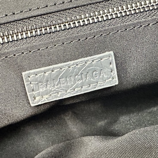 380360 Balengiag le city moto large biker bag is back in full force If you like the biker bag's studded functionality but want it to be a little more minimalist, we strongly recommend that you choose the moto light weight and large capacity, the whole bag