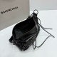 Oil wax black large Balenciag new horizontal handheld camera biker bag more and more hot Parisian biker bag finally on the new models in the traditional biker bag to improve the classic biker elements full of rock and roll atmosphere of bold and avant-gar