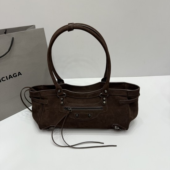 Frosted coffee Balenciag Le city cross section biker bag must Amway 0 as the global spokesman kritt the same style it directly in the fashion circle shark crazy classic black leather texture pull full old hardware through the retro flavor casual and uninh