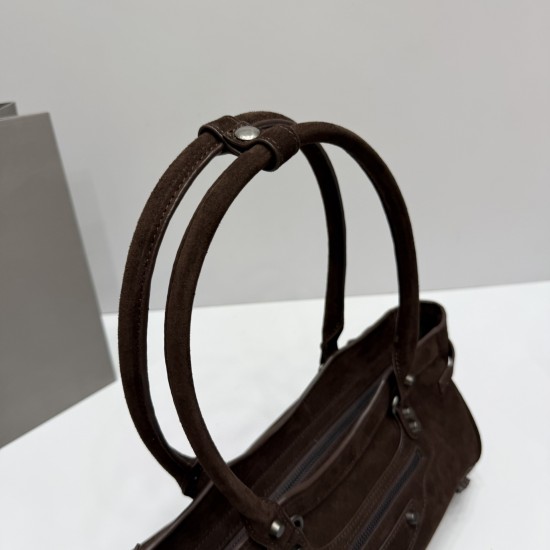 Frosted coffee Balenciag Le city cross section biker bag must Amway 0 as the global spokesman kritt the same style it directly in the fashion circle shark crazy classic black leather texture pull full old hardware through the retro flavor casual and uninh